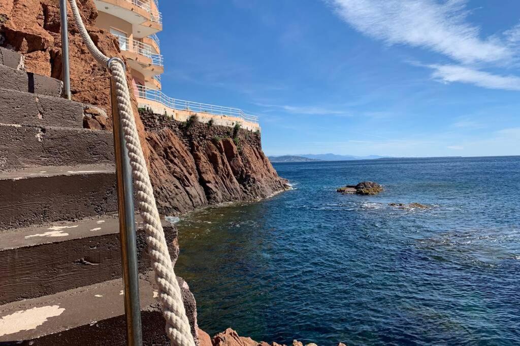 Cap Neree Petit Coin De Paradis Pieds Dans L Eau Saint-Raphaël 외부 사진
